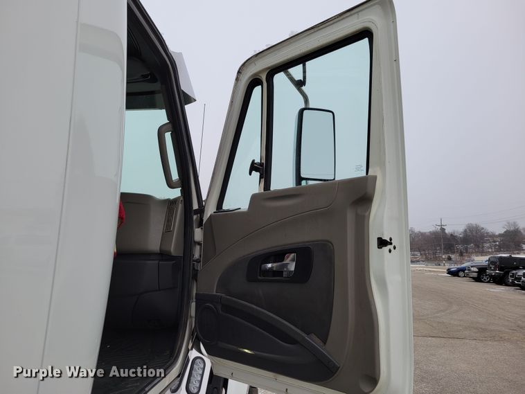 image for item DM8181 2015 International ProStar  semi truck