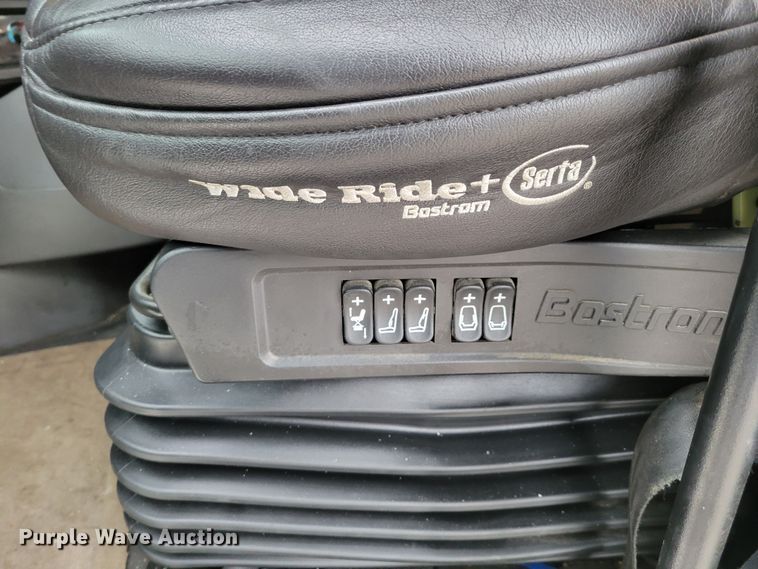 image for item DM8181 2015 International ProStar  semi truck