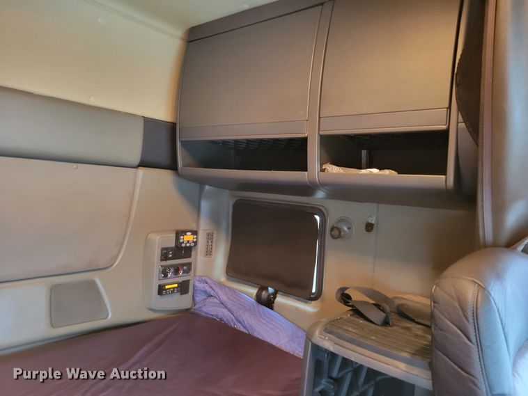 image for item DM8181 2015 International ProStar  semi truck