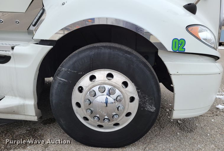 image for item DM8181 2015 International ProStar  semi truck