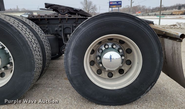 image for item DM8181 2015 International ProStar  semi truck