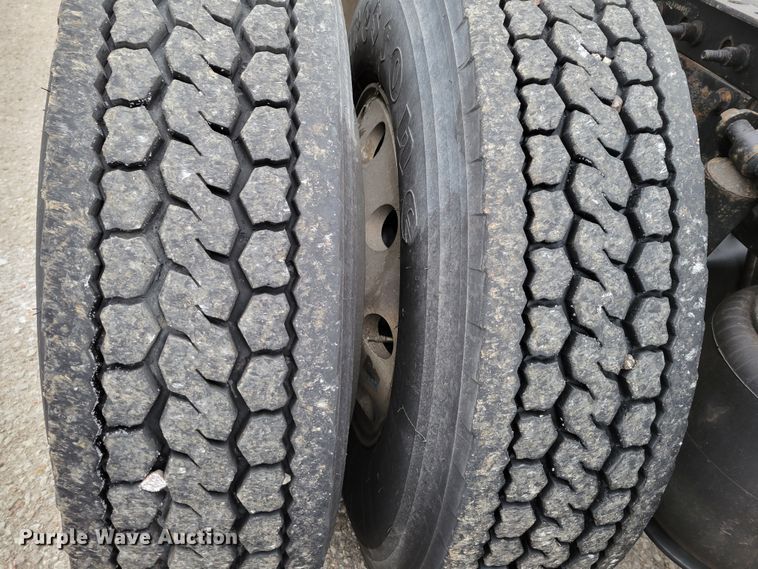 image for item DM8181 2015 International ProStar  semi truck