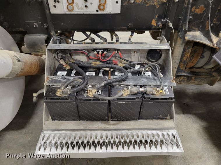 image for item DM8188 1999 Peterbilt 379  semi truck