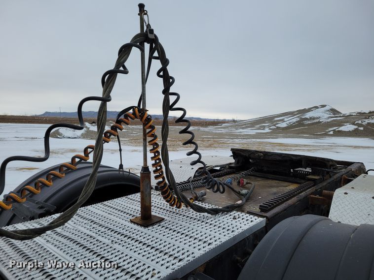 image for item DM8188 1999 Peterbilt 379  semi truck