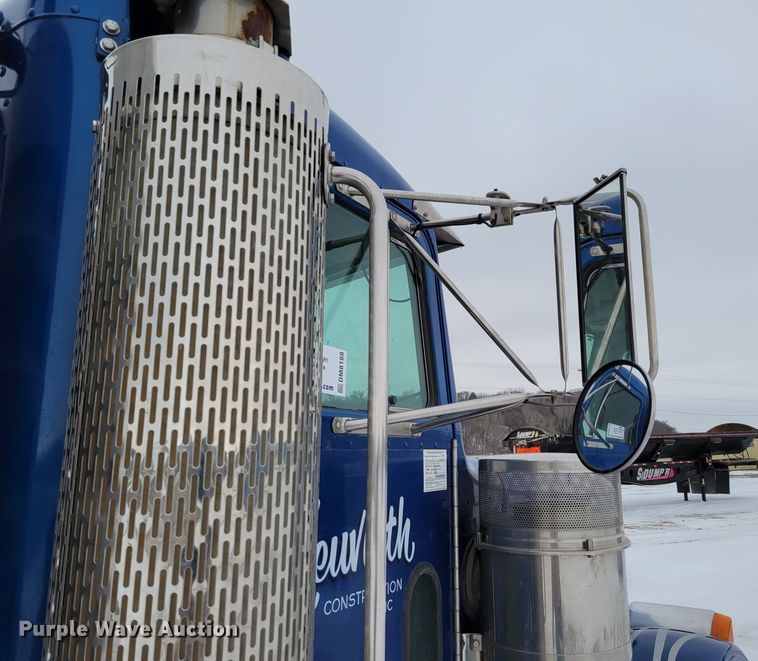 image for item DM8188 1999 Peterbilt 379  semi truck