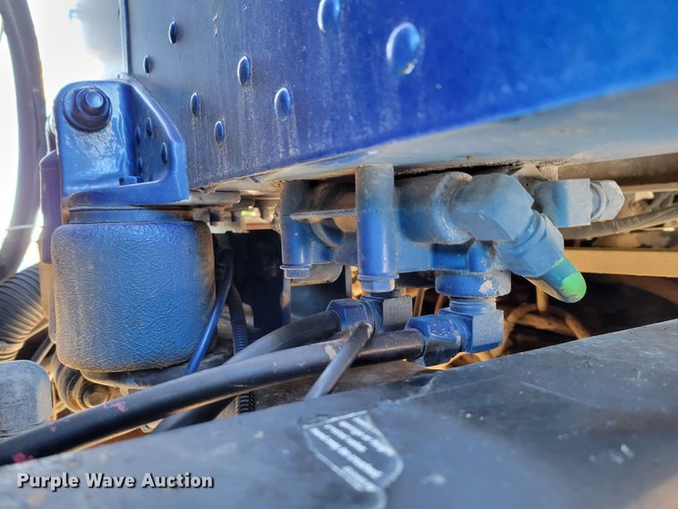 image for item DM8188 1999 Peterbilt 379  semi truck