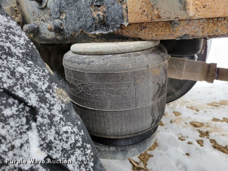 image for item DM8188 1999 Peterbilt 379  semi truck