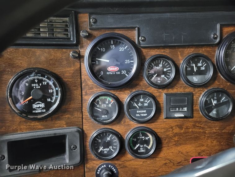 image for item DM8188 1999 Peterbilt 379  semi truck