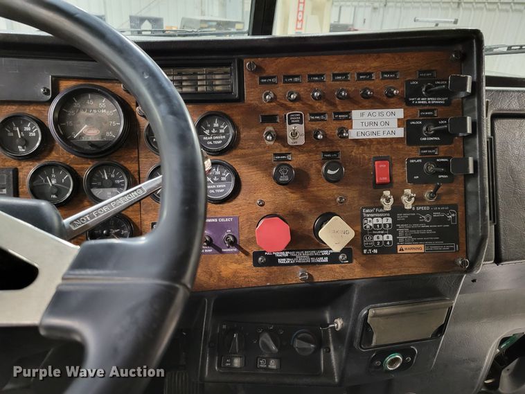 image for item DM8188 1999 Peterbilt 379  semi truck