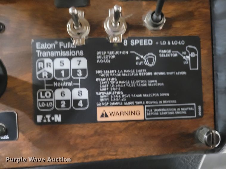 image for item DM8188 1999 Peterbilt 379  semi truck