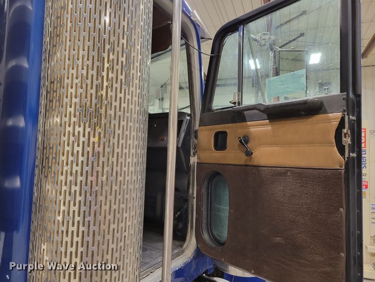 image for item DM8188 1999 Peterbilt 379  semi truck