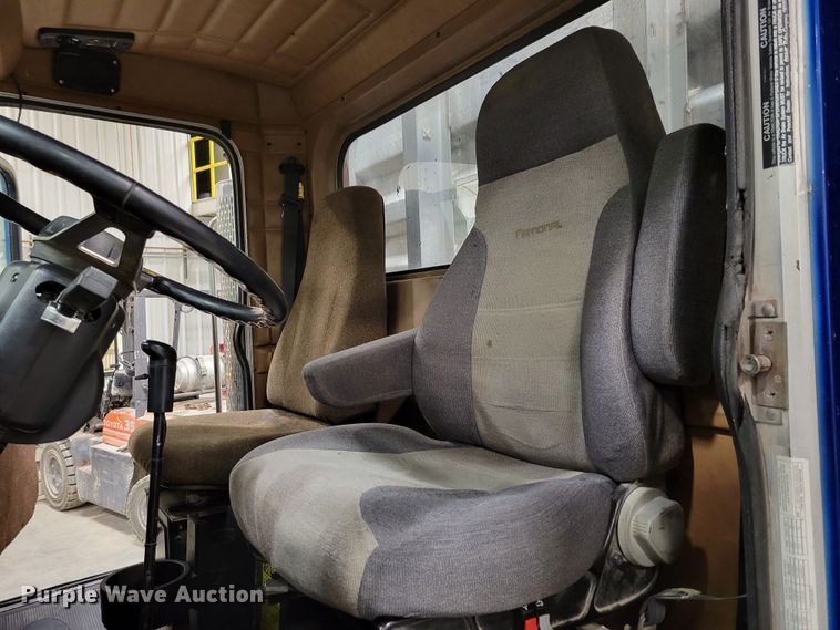 image for item DM8188 1999 Peterbilt 379  semi truck