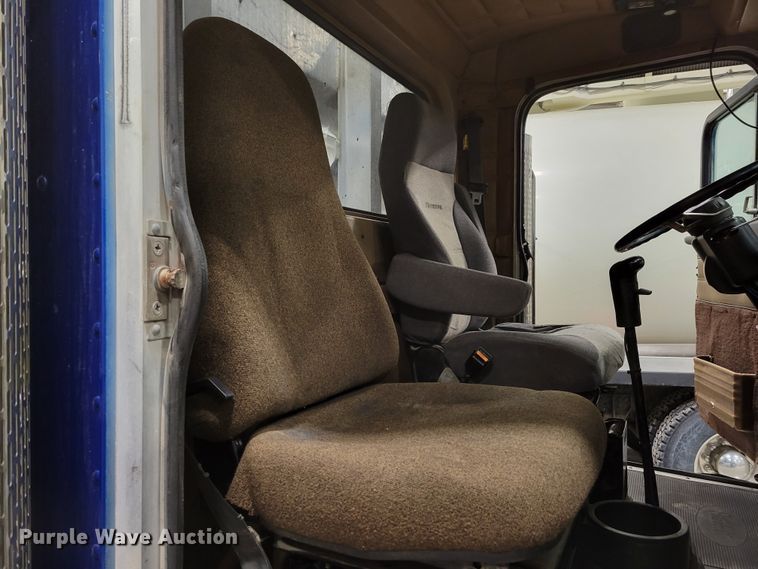 image for item DM8188 1999 Peterbilt 379  semi truck