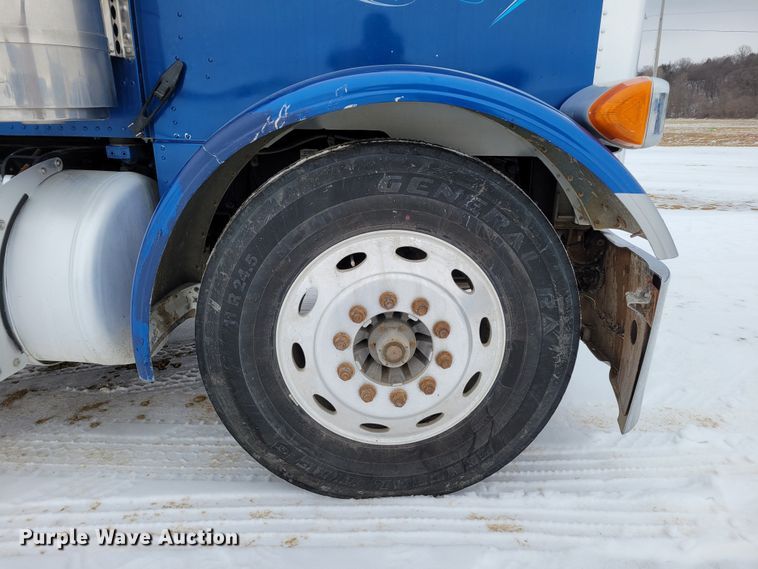 image for item DM8188 1999 Peterbilt 379  semi truck