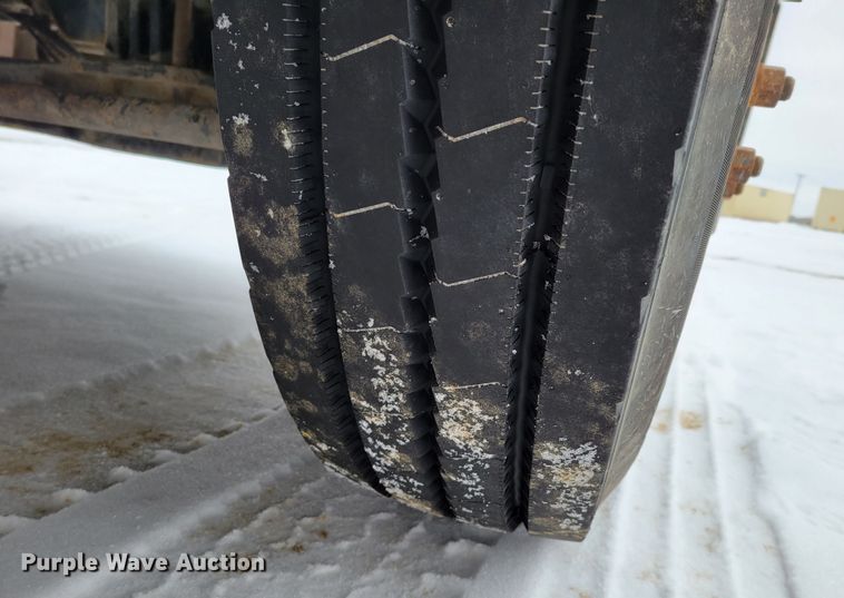 image for item DM8188 1999 Peterbilt 379  semi truck