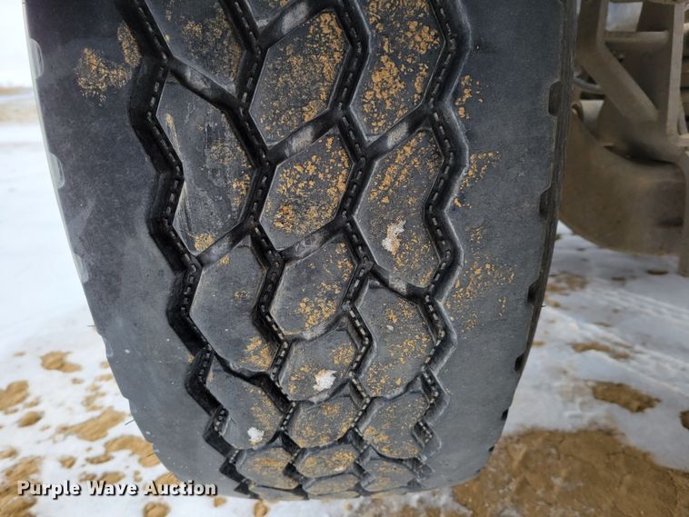 image for item DM8188 1999 Peterbilt 379  semi truck