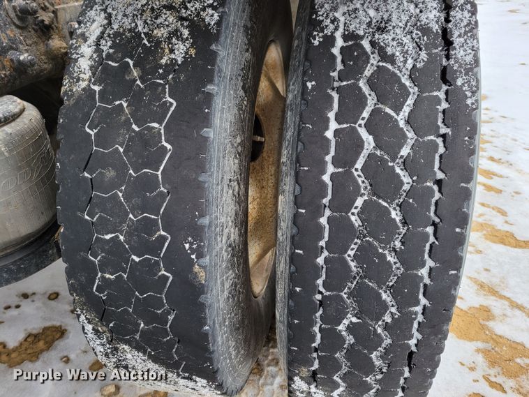 image for item DM8188 1999 Peterbilt 379  semi truck