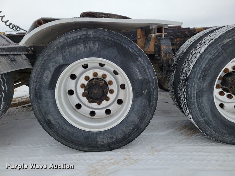 image for item DM8188 1999 Peterbilt 379  semi truck