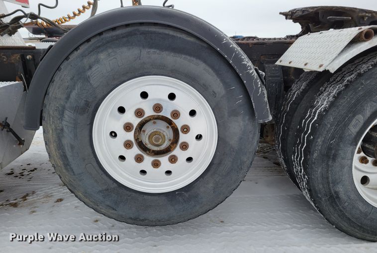 image for item DM8188 1999 Peterbilt 379  semi truck