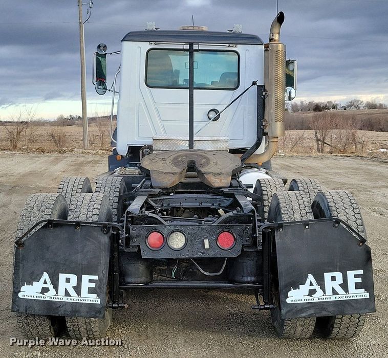 image for item DM8193 2002 Mack CH613  semi truck