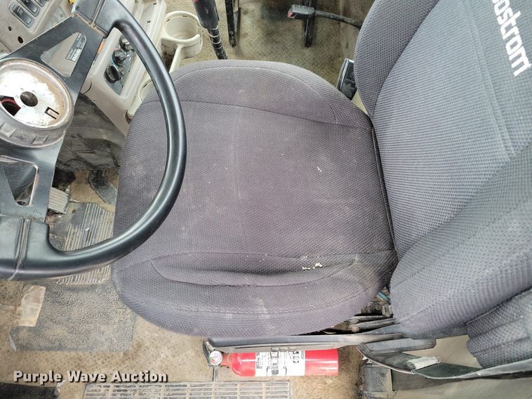 image for item DM8193 2002 Mack CH613  semi truck