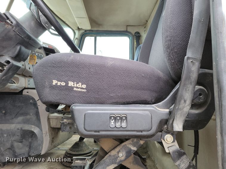 image for item DM8193 2002 Mack CH613  semi truck