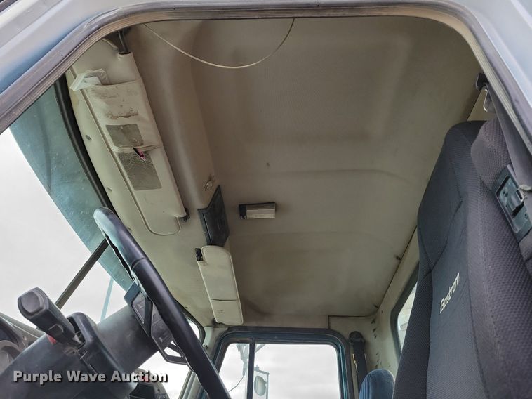 image for item DM8193 2002 Mack CH613  semi truck