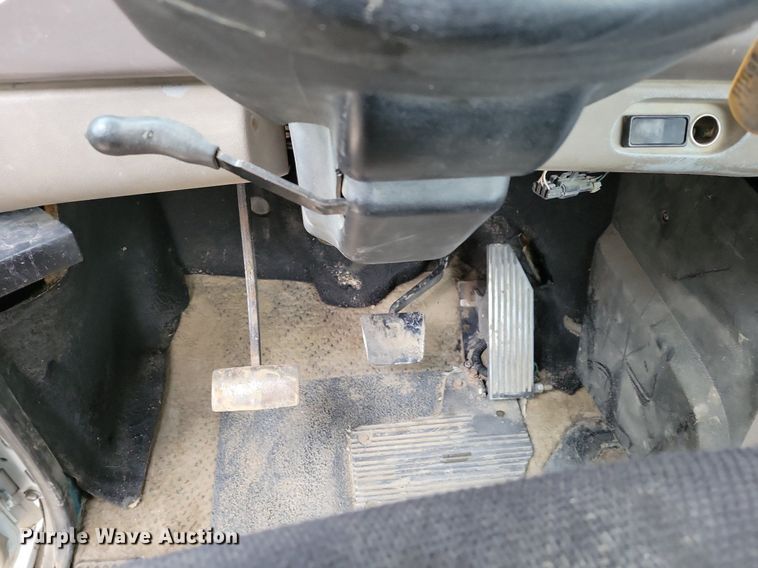 image for item DM8193 2002 Mack CH613  semi truck