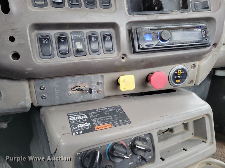 image for item DM8193 2002 Mack CH613  semi truck