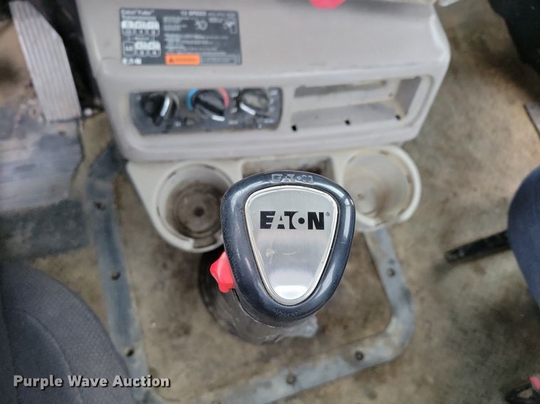 image for item DM8193 2002 Mack CH613  semi truck