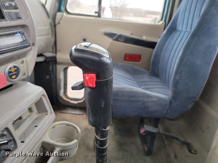 image for item DM8193 2002 Mack CH613  semi truck