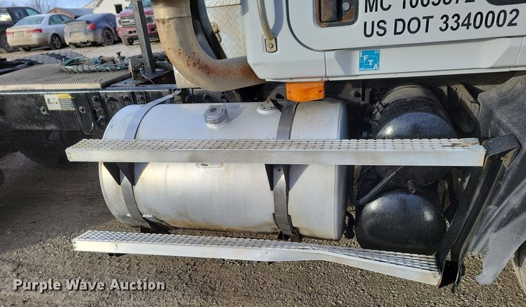 image for item DM8193 2002 Mack CH613  semi truck