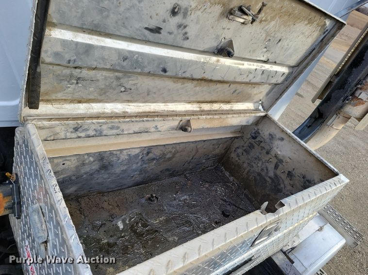 image for item DM8193 2002 Mack CH613  semi truck