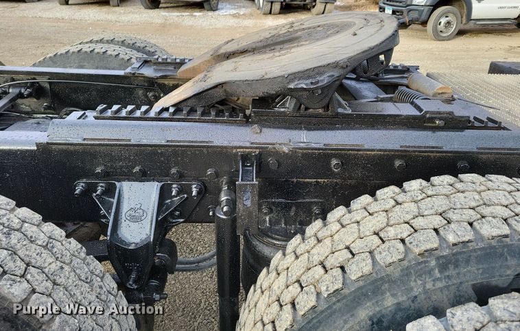 image for item DM8193 2002 Mack CH613  semi truck