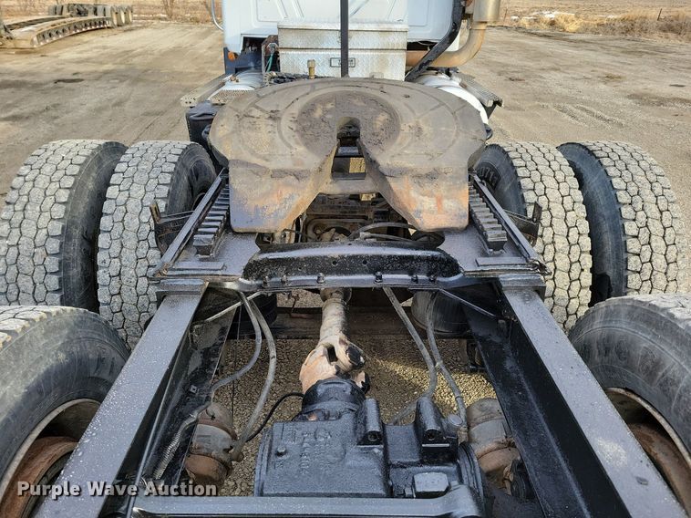 image for item DM8193 2002 Mack CH613  semi truck