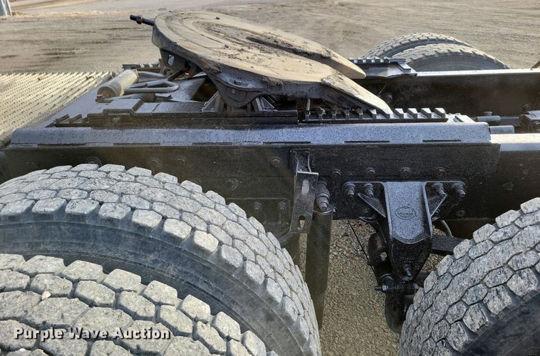 image for item DM8193 2002 Mack CH613  semi truck