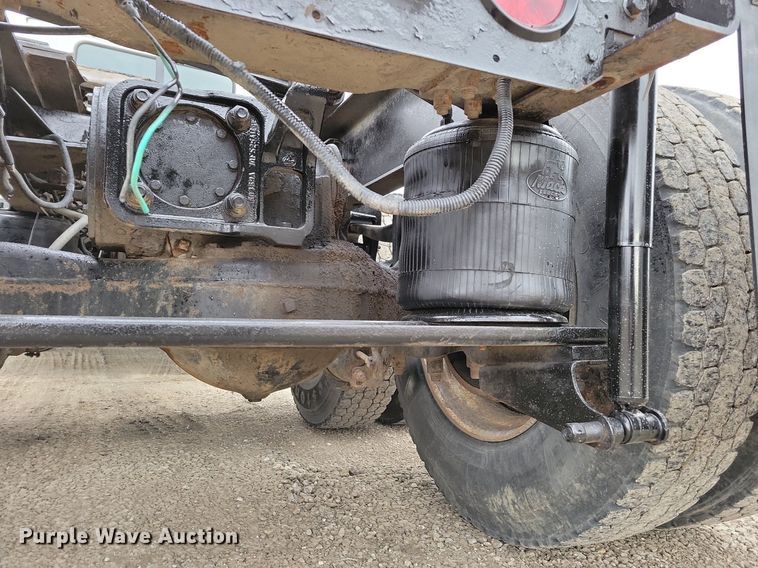 image for item DM8193 2002 Mack CH613  semi truck