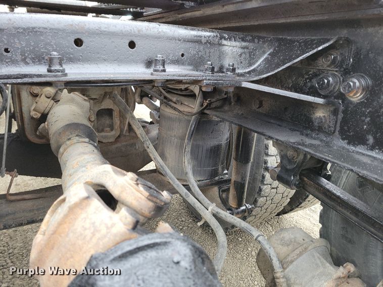 image for item DM8193 2002 Mack CH613  semi truck