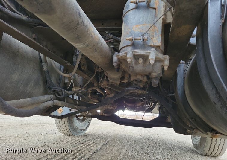 image for item DM8193 2002 Mack CH613  semi truck