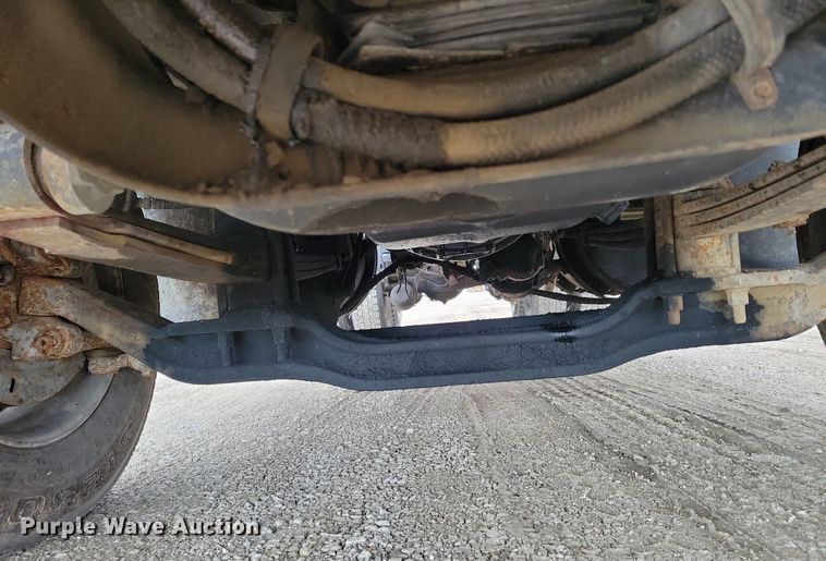 image for item DM8193 2002 Mack CH613  semi truck