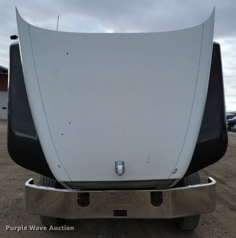 image for item DM8193 2002 Mack CH613  semi truck