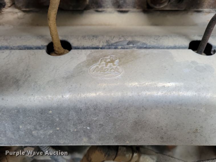 image for item DM8193 2002 Mack CH613  semi truck