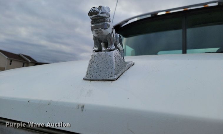 image for item DM8193 2002 Mack CH613  semi truck