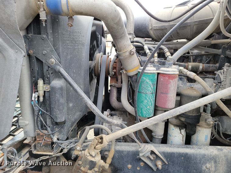 image for item DM8193 2002 Mack CH613  semi truck