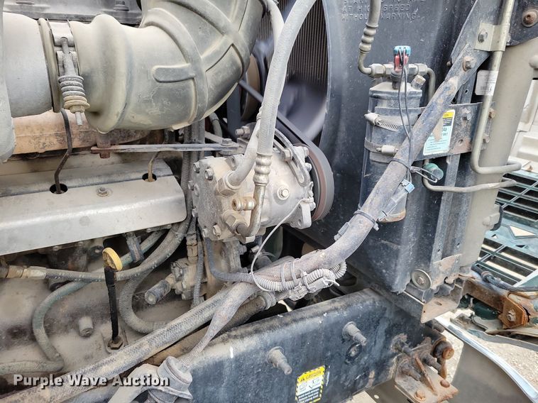 image for item DM8193 2002 Mack CH613  semi truck