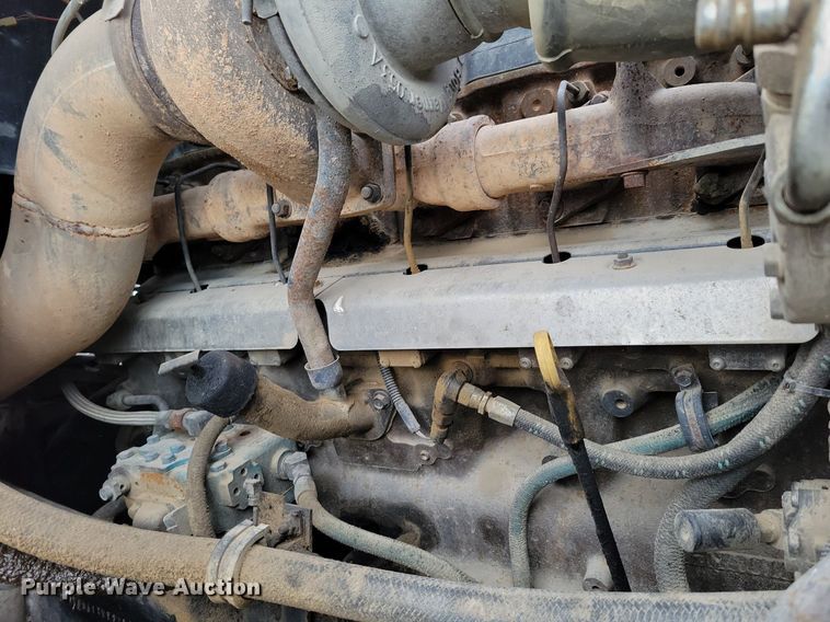 image for item DM8193 2002 Mack CH613  semi truck