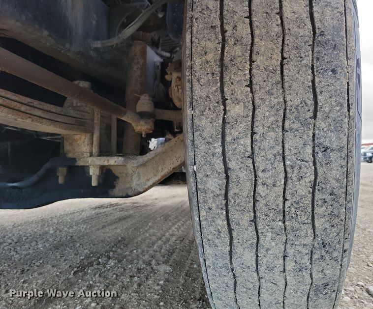 image for item DM8193 2002 Mack CH613  semi truck