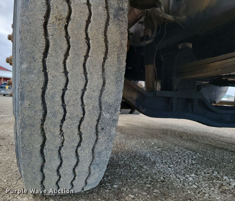 image for item DM8193 2002 Mack CH613  semi truck