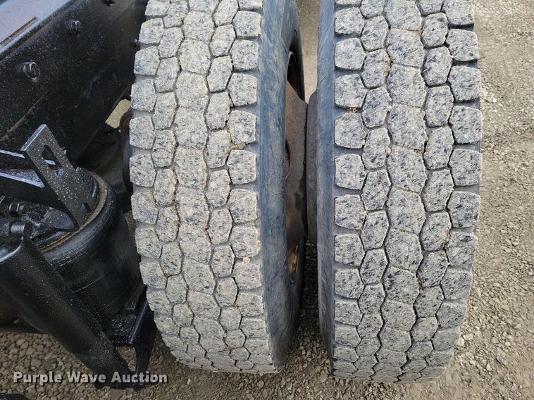 image for item DM8193 2002 Mack CH613  semi truck