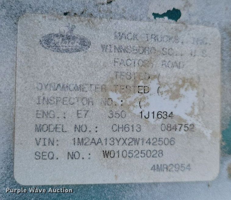 image for item DM8193 2002 Mack CH613  semi truck